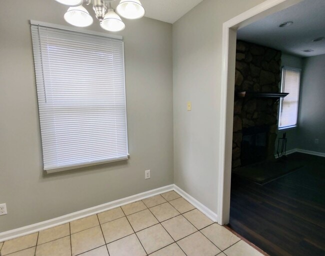 Building Photo - 602 Sand Ridge Rd