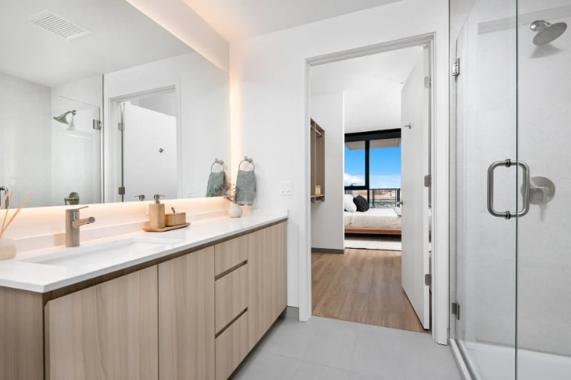 Building Photo - 537 S Damen Ave