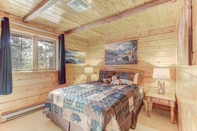 Building Photo - Adorable 2 bed / 1 bath Log Cabin