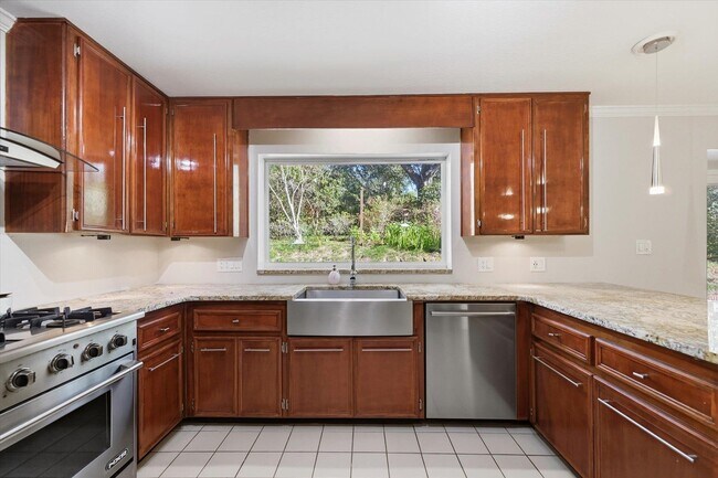 Building Photo - 602 Middlebrooks Cir