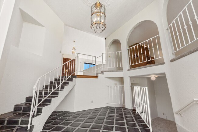 Building Photo - Ocean View Prime Location