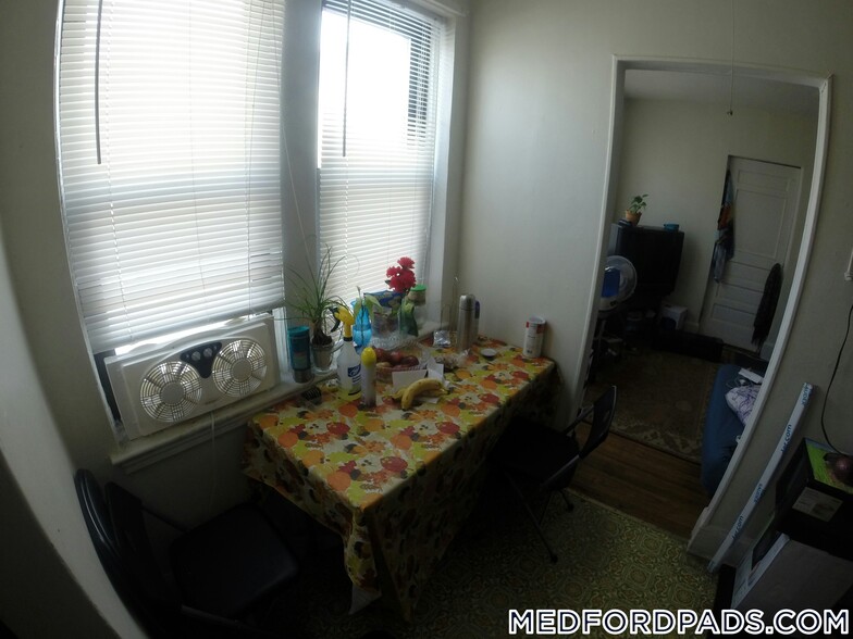 Building Photo - 53 Fellsway W