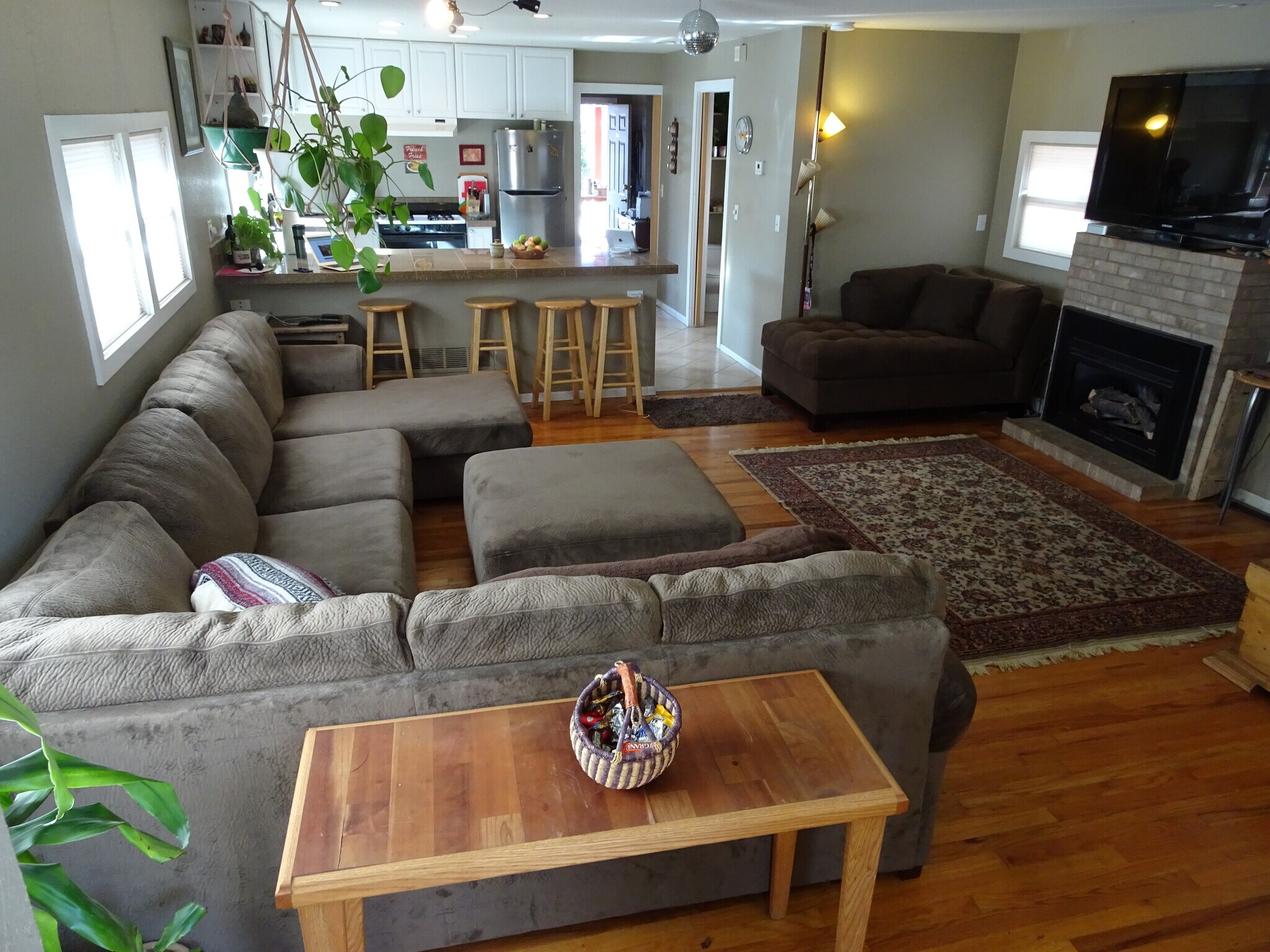 Upstairs Living Room - 1655 S Corona St