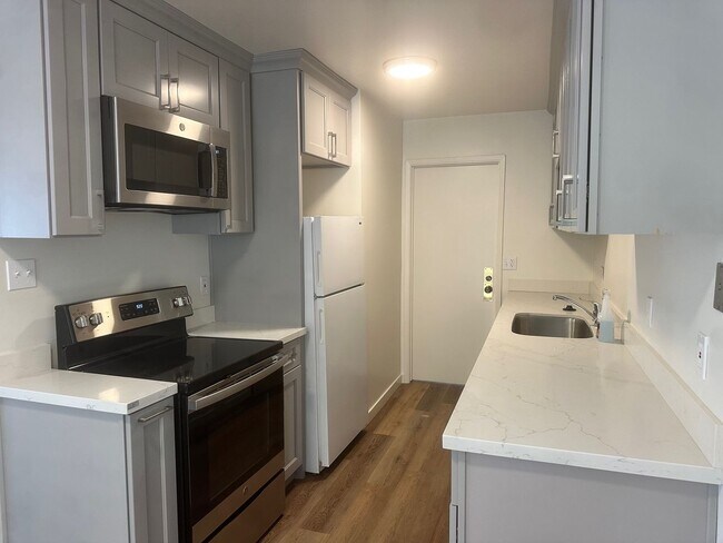 Building Photo - Derby Street Triplex