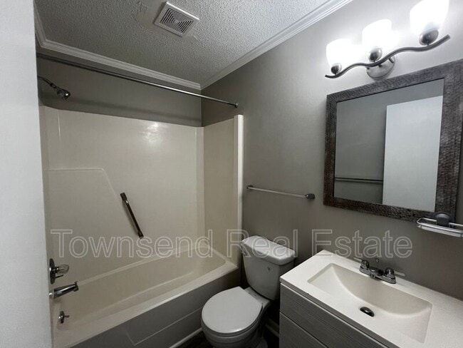 Building Photo - 5846 Century Oaks Dr