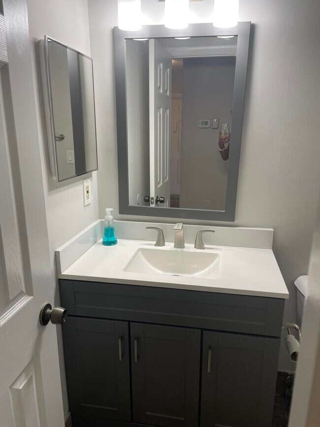 Building Photo - 3031 SE Aster Ln