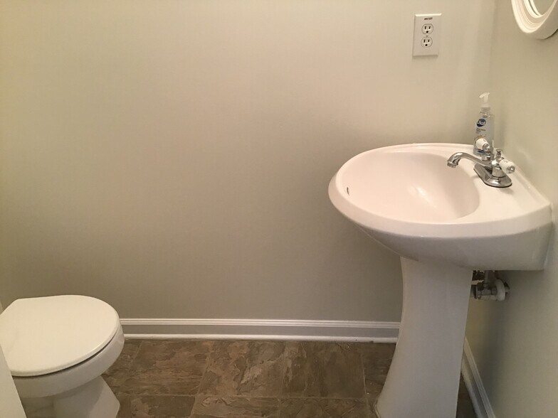 Building Photo - 111 Golden Pine Rd SW