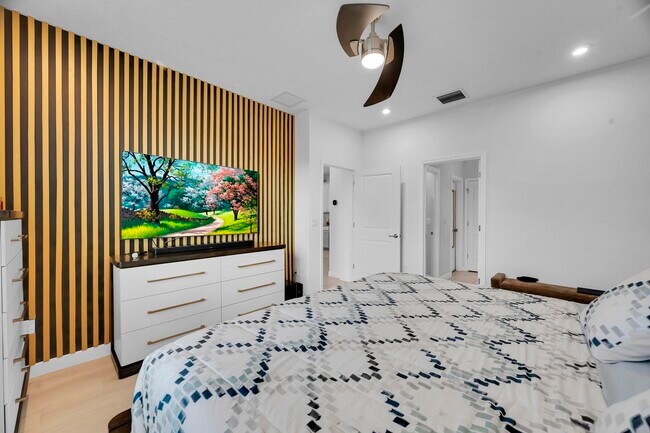 Building Photo - 10142 SW Orana Dr