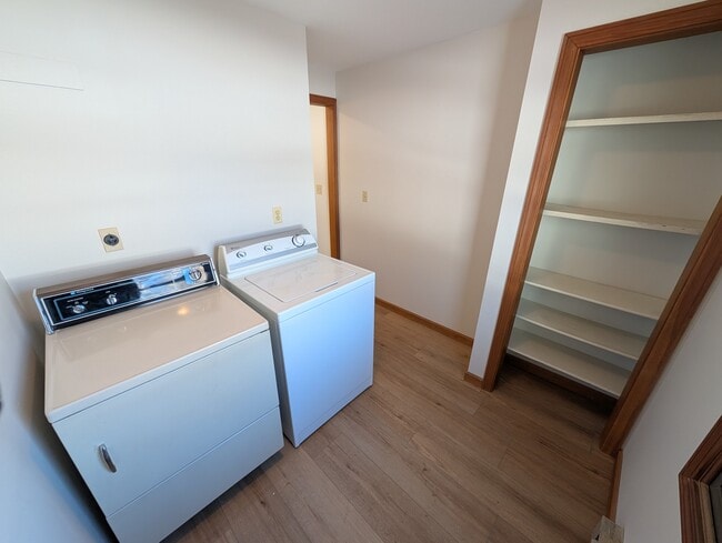 Building Photo - 32 Willow St