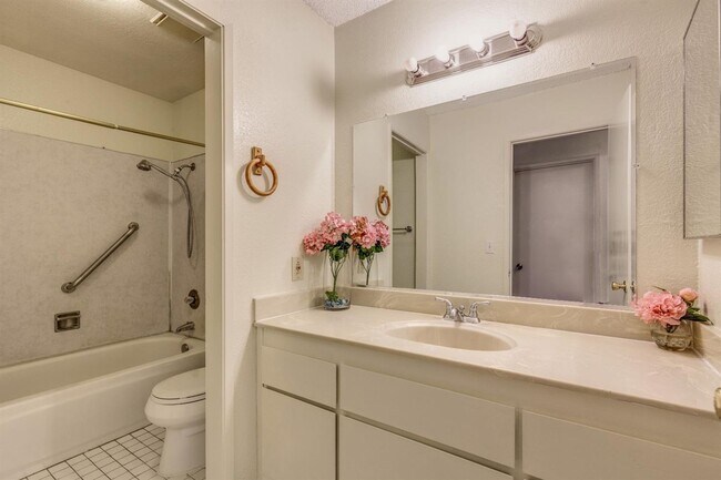 Building Photo - Beautiful 4/2 home
