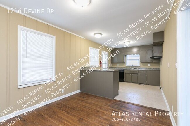 Building Photo - 1216 Devine Dr