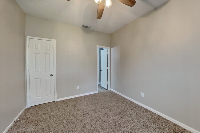 Building Photo - 15323 Fir Woods Ln