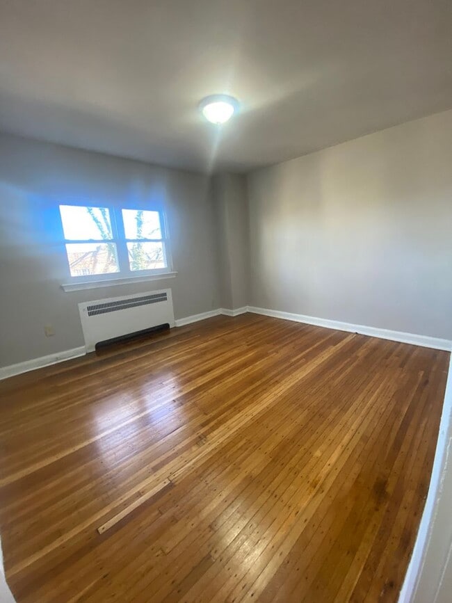 Building Photo - Desirable, Quaint 3/1 bath Beautiful Home in Upper Darby!