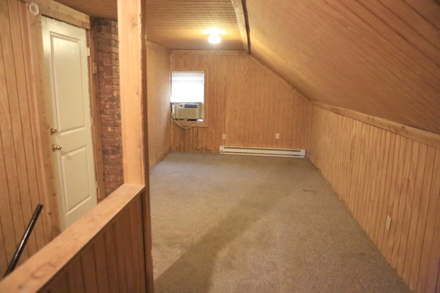 Third Floor Rear - 411 Humphrey St