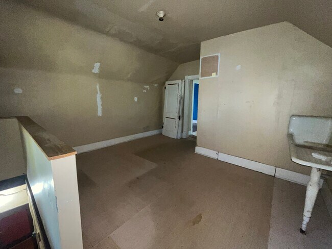 Building Photo - 2254 Lee Ave