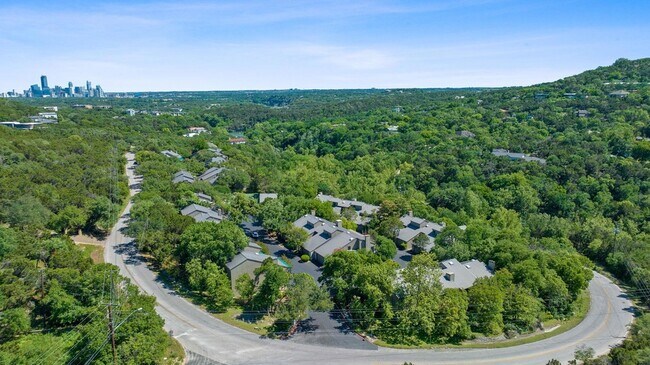 Building Photo - 1821 Westlake Dr
