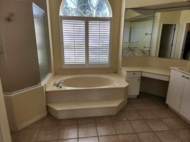 Building Photo - 5282 Far Oak Cir