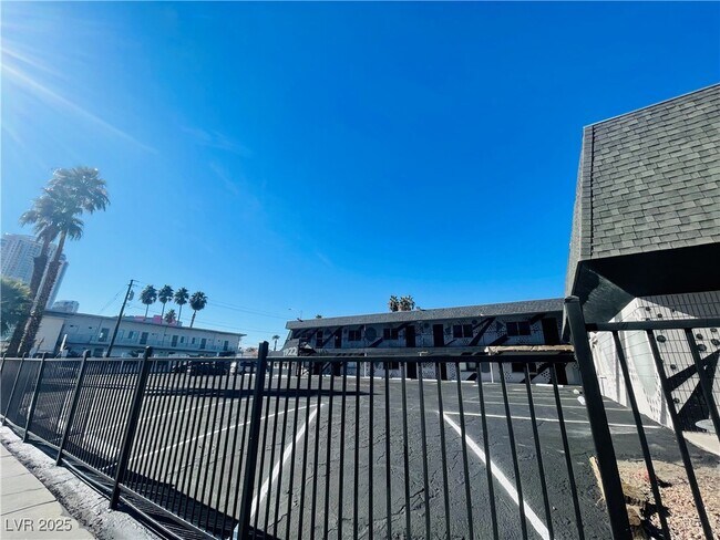 Building Photo - 1922 Fairfield Ave