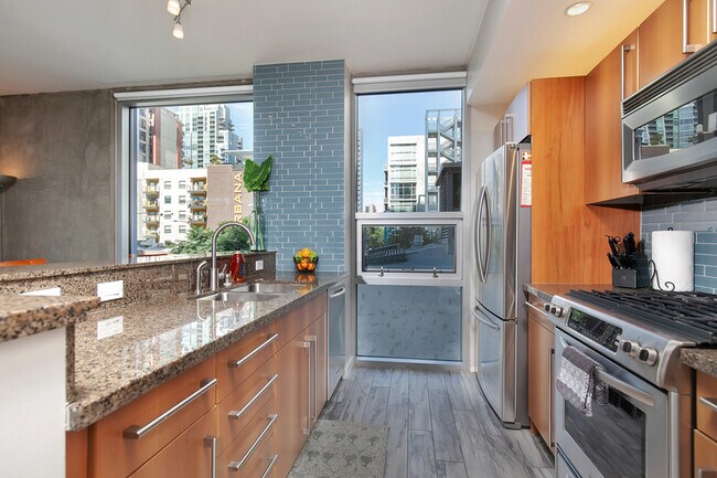 Building Photo - 321 Tenth Ave