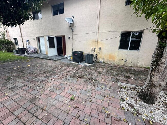 Building Photo - 3720 NW 115th Way