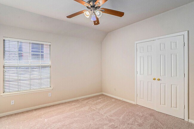 Building Photo - Beautifully Crafted 5 Bedroom 4 Bath in Flower Mound!