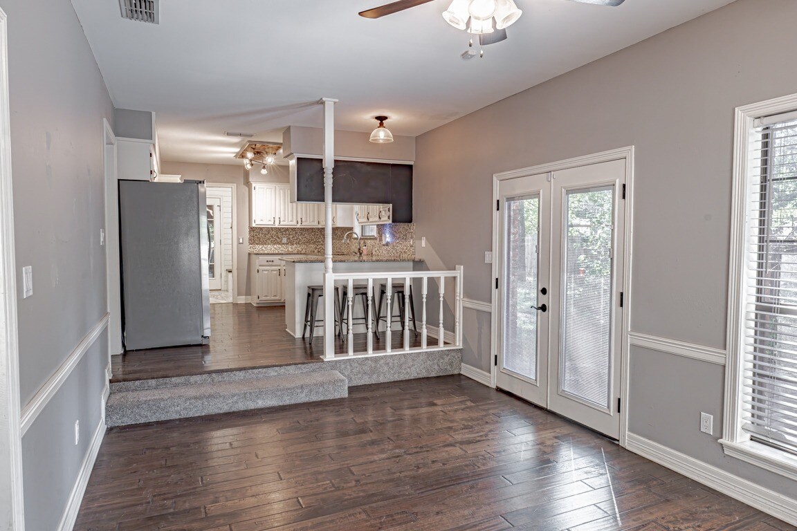 Building Photo - 10926 Mosswood Dr