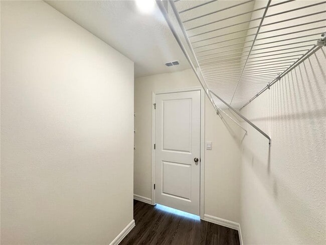 Building Photo - 36015 Sunflower Hl Dr