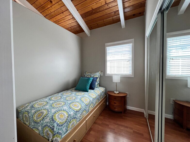 Building Photo - 527 Paopua Pl