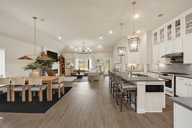 Building Photo - 18639 Rock Quarry Trl