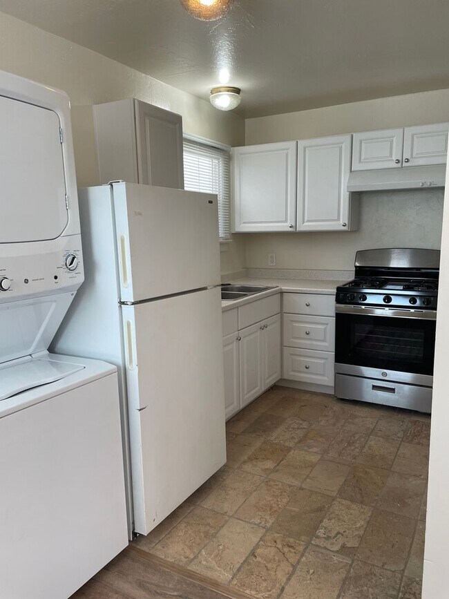Building Photo - 5835-5837 Mandarin Dr