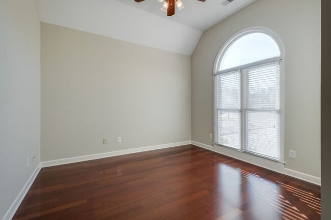 Building Photo - 218 Stoners Glen Ct