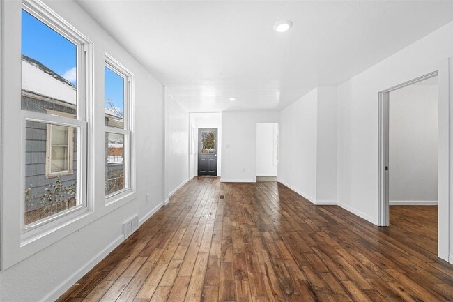 Building Photo - 1610 15th Ave