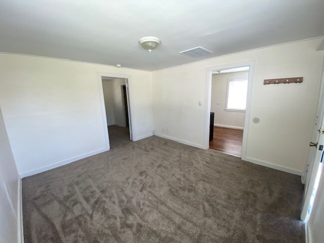 Building Photo - 821 Walnut St