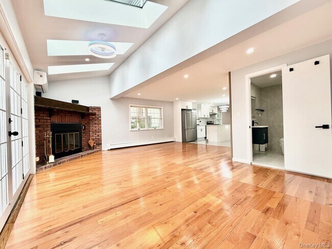 Building Photo - 20 Baylis Pl