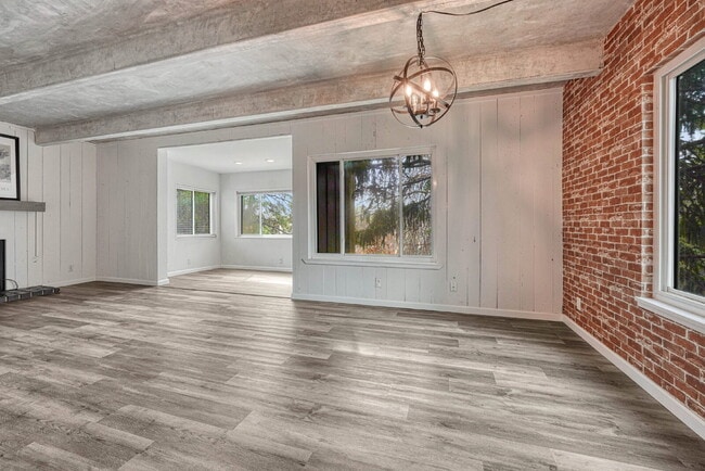 Building Photo - Charming 3-Bed Penthouse Condo in Denver with 2 full bathrooms! – Open Floor Plan *Move in specia...