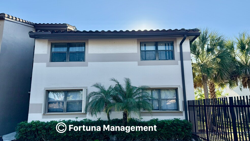 Building Photo - 9788 Nob Hill Ct