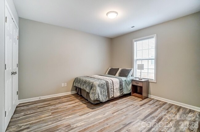 Building Photo - 5519 Waverly Lynn Ln