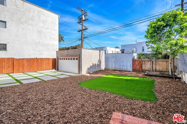 Building Photo - 1450 Reeves St