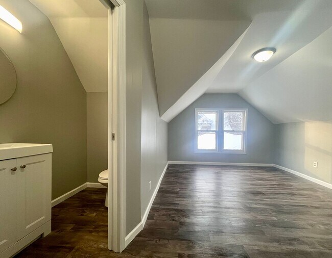 Building Photo - Spacious 4-bedroom 1.5 Bathroom Home in South Minneapolis!