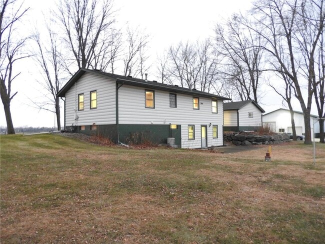 Building Photo - 724 6th St N