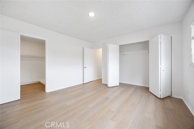 Building Photo - 117 S Ave 54