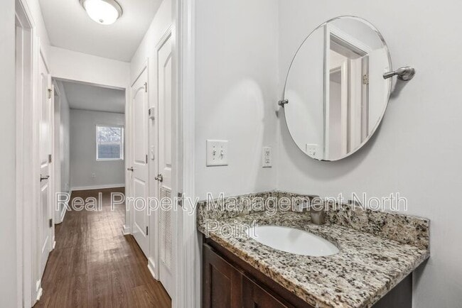 Building Photo - 1097 Westview Dr SW