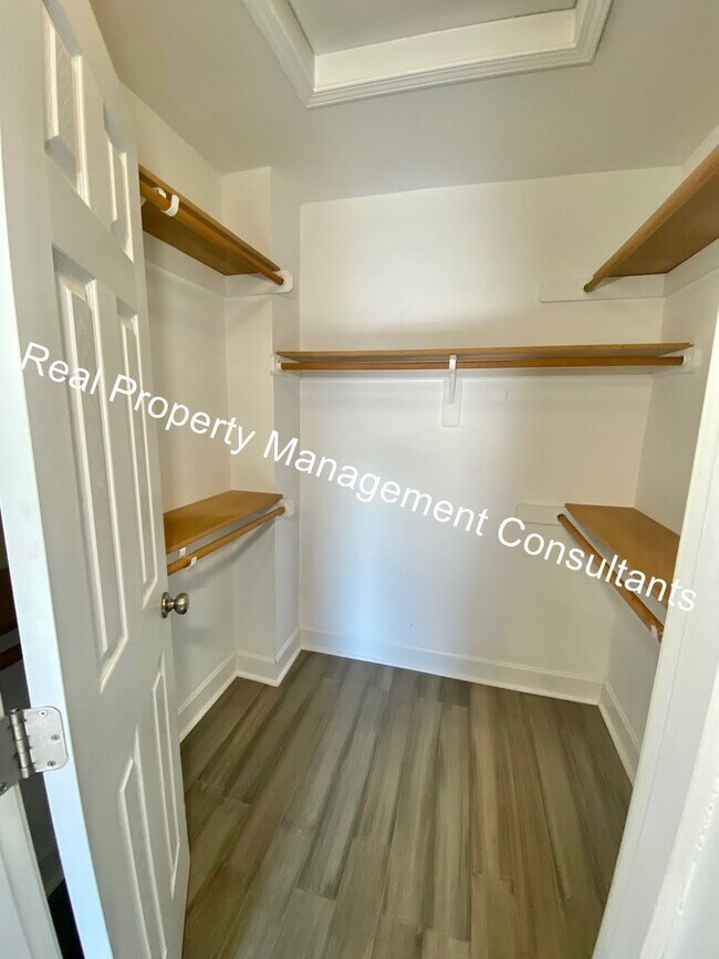 Building Photo - 3 Bedroom in Lees Summit School District