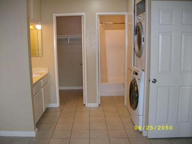 Building Photo - Summerwind Villas