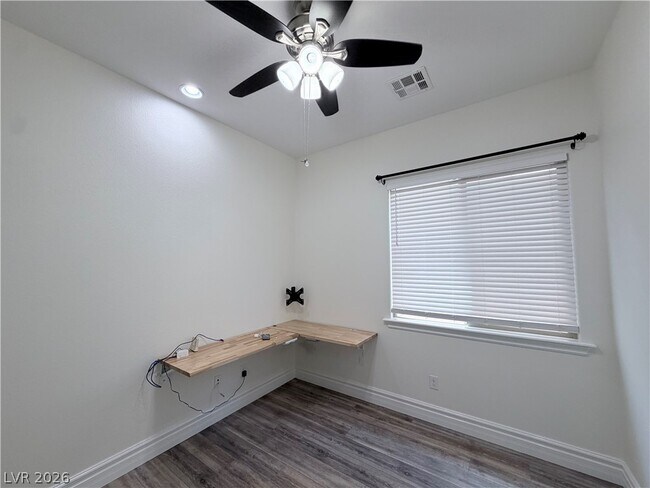 Building Photo - 9936 Wildhorse Cyn Ave