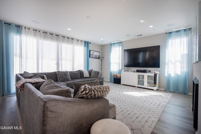 Building Photo - 39118 Forsythia Ln