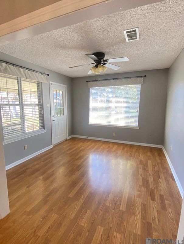Building Photo - 1320 Briarrose Dr