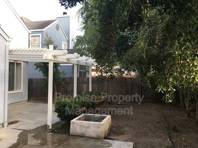 Building Photo - 1744 Calle Platico