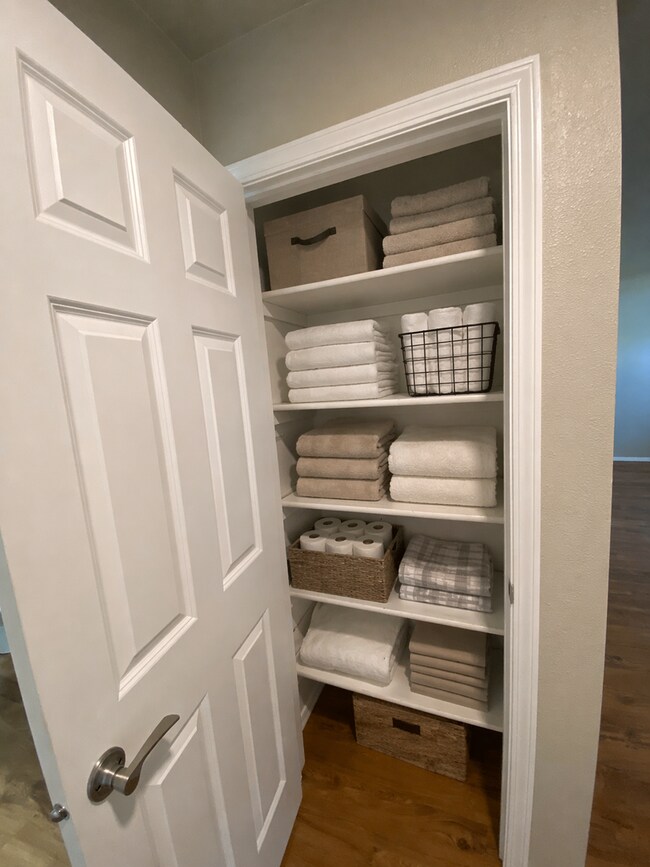 Building Photo - Hug3413(CWP)