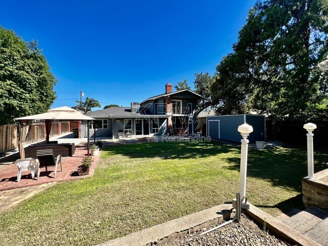 Building Photo - 2016 Canal Dr